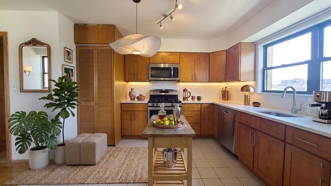 Building Photo - 4905 Park Ave Unit 4D