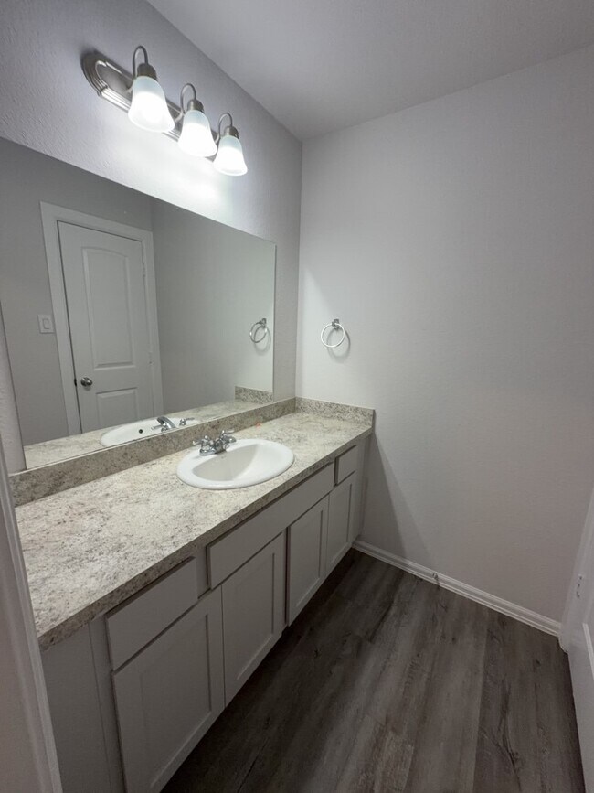 Photo - 505 Hines Ave Unit B
