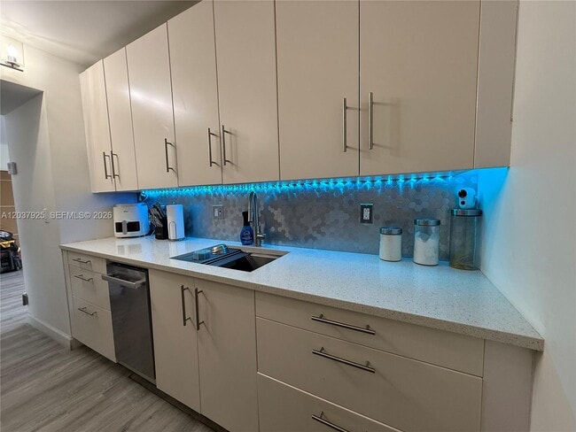 Building Photo - 8200 SW 210th St Unit 201