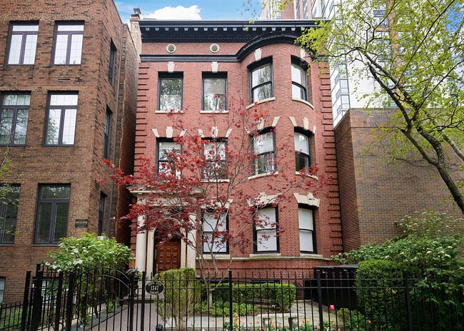 Building Photo - 1347 N State Pkwy