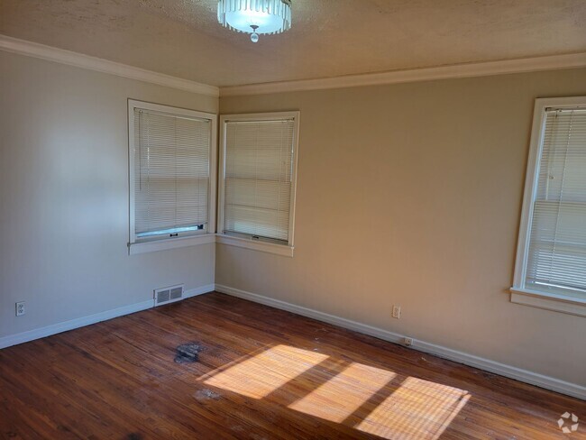 Building Photo - Close to Mercy Hospital! $1095 Rental