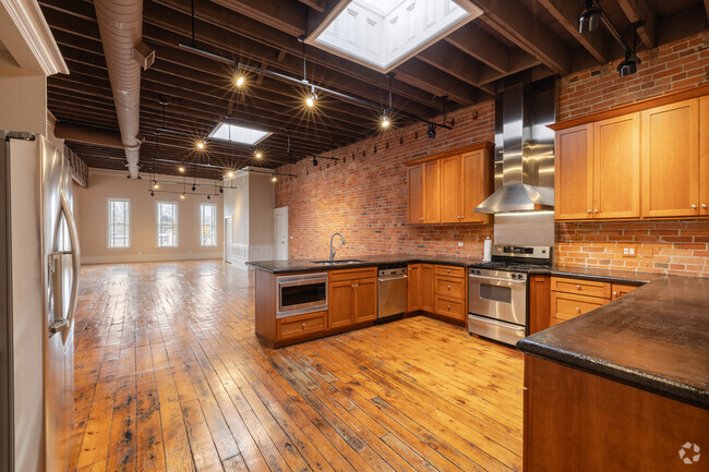 1BR, 1.5BA, 3,000SF, Kitchen - 2 N Washington St Apartment