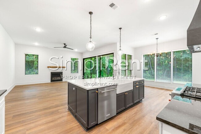 Photo - New 4/3 Home in East Point - 1st month fre...