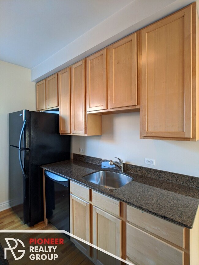 Photo - 1208 W Waveland Ave Unit 2