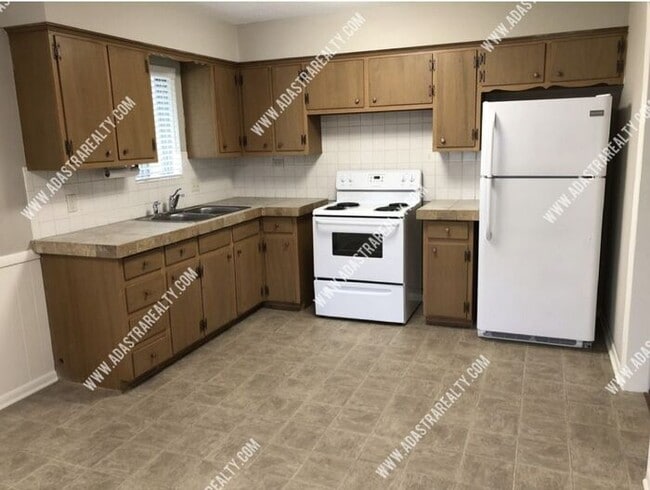 Photo - Beautiful Spacious Duplex in Paola-Available in MAY!!!