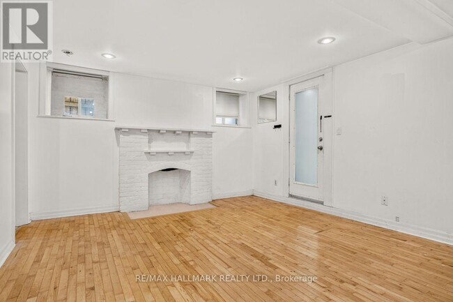 Photo - 483 Parkside Dr Unit Lower