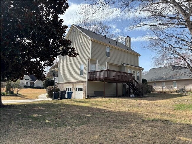 Photo - 722 Thornapple Trail SW