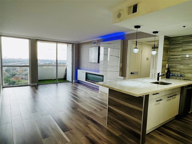 Building Photo - 3525 Sage Rd Unit 1602