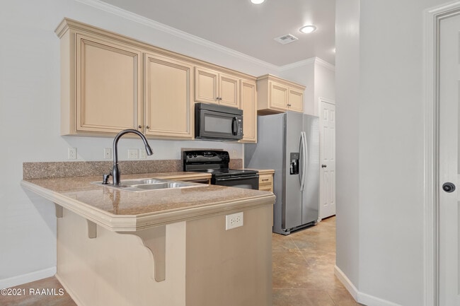Photo - 124 Deraney Ln