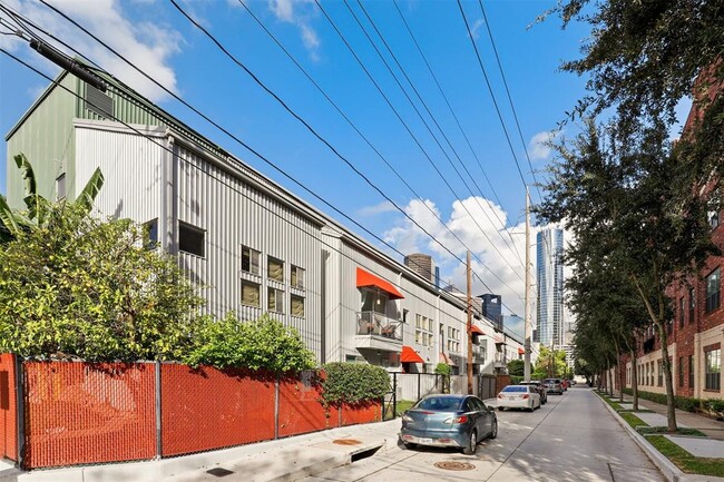 Photo - 918 Ruthven St