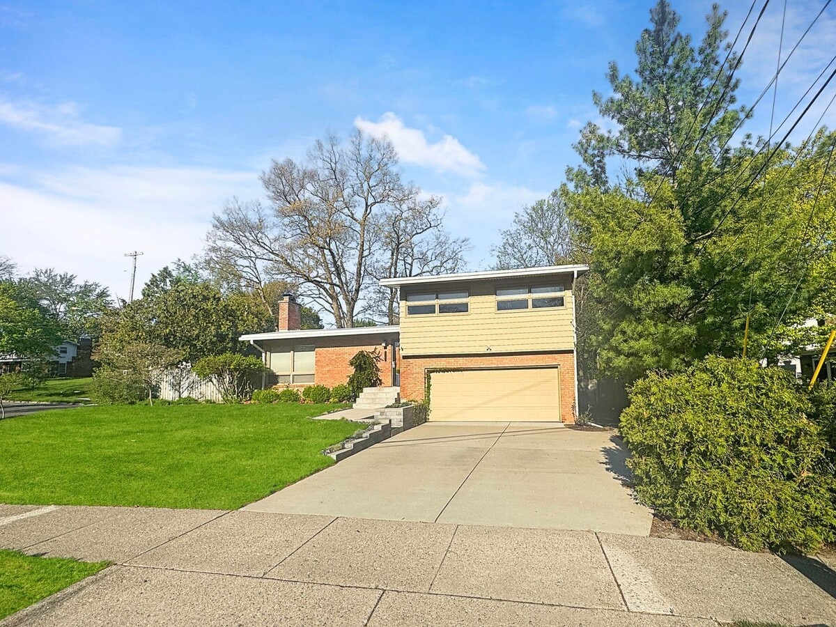 Photo - 1353 Pinecrest Ave SE