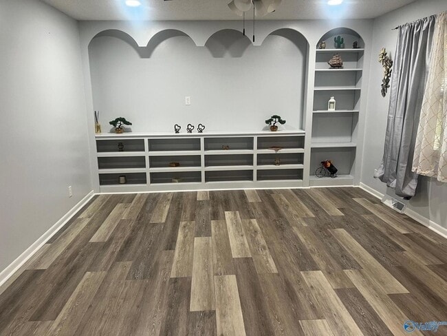 Photo - 409 Cumberland Dr SE