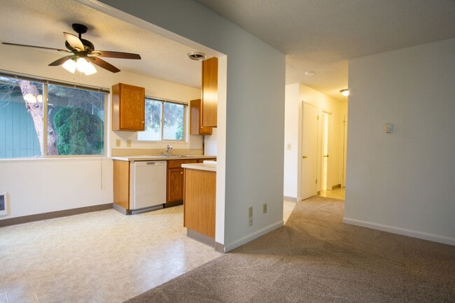 Building Photo - Close-in SE: Garden Level 1 Bdr w/ DW, Pri... Unit 16 Rental