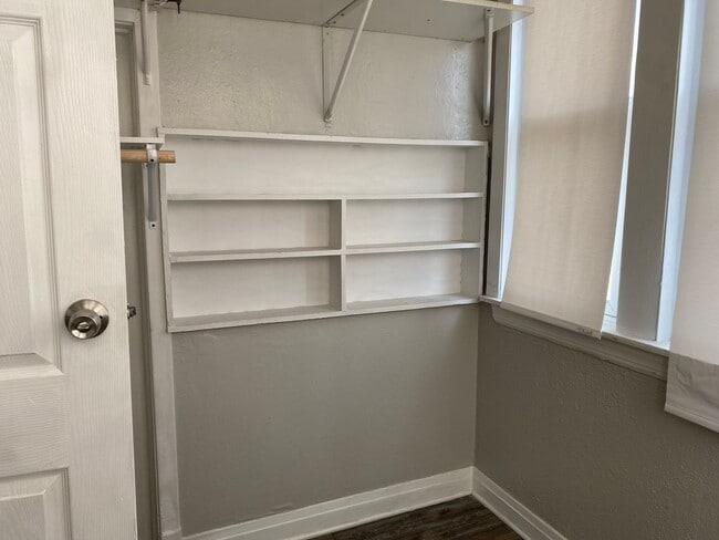 Building Photo - 6035 S Karlov Ave Unit 1st Floor Rental