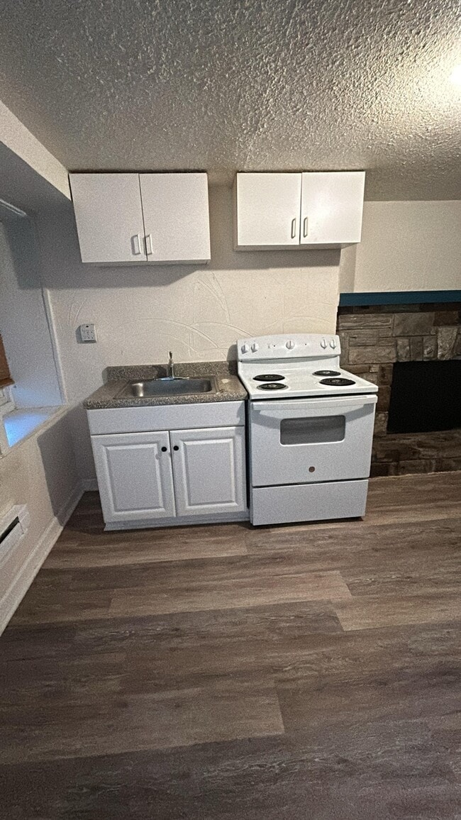 Building Photo - 18 N Church St