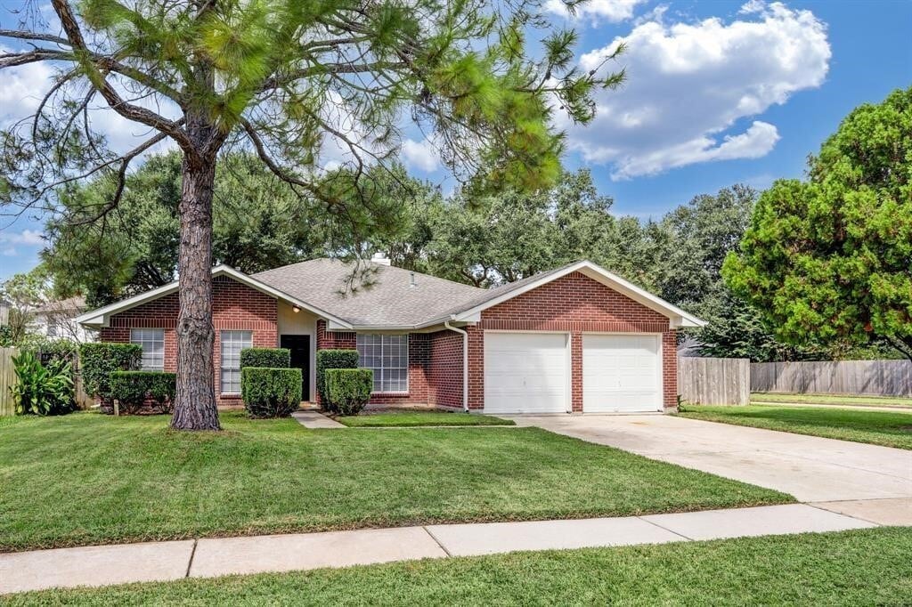 Photo - 16618 Parliament St