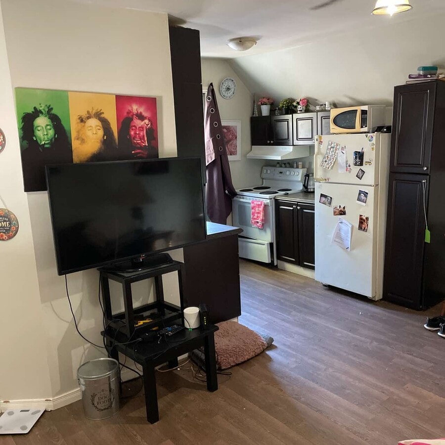 Photo - Upper One-Bedroom, steps from downtown Mid... Unit 2