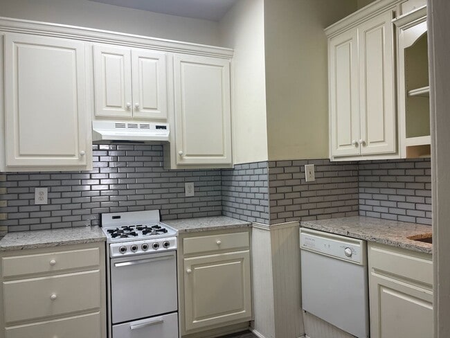 Photo - 890 N Highland Ave NE Unit Apt 4