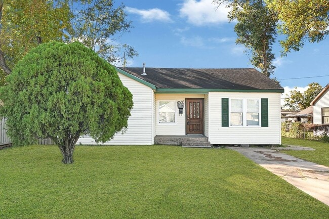 Building Photo - 5518 Sweetbriar St