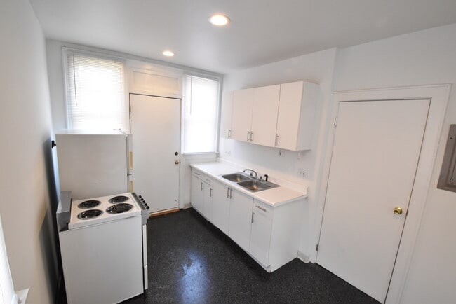 Photo - 52 Thurman Ave Unidad C