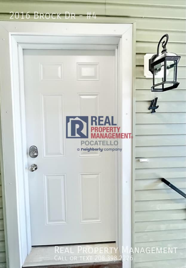 Photo - 3 Bedroom 1 Bath Apartment - PET'S ALLOWED Unit #4