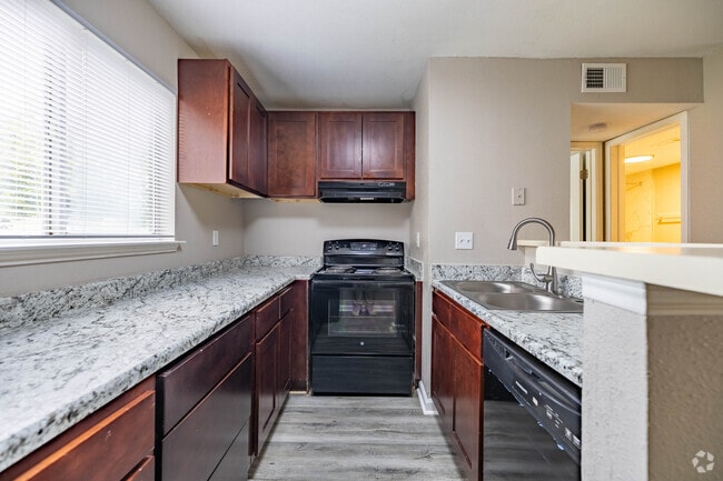 Union Station - Kitchen 2BR, 2BA - 1046SF