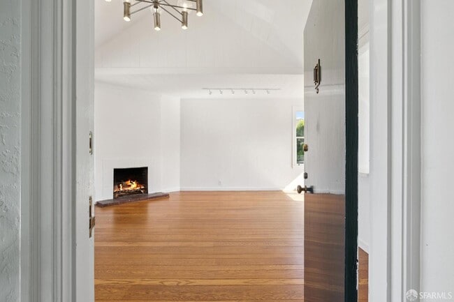 Photo - 2680 Union St