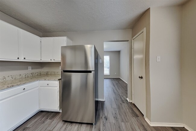 Photo - 2908 Piccadilly Circus