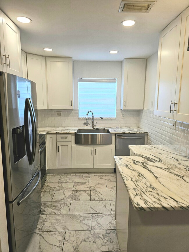 Building Photo - 2790 Ashley Dr E