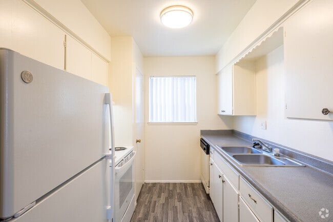 1BD, 1BA - 682SF - Kitchen