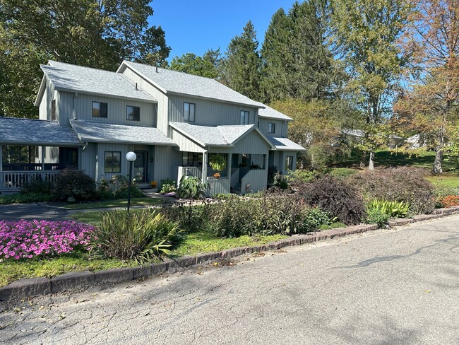 Front view - 7737 Country Club Rd Townhome