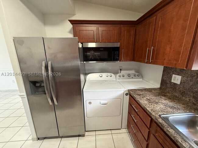 2212 W 74th St Unit 201-28