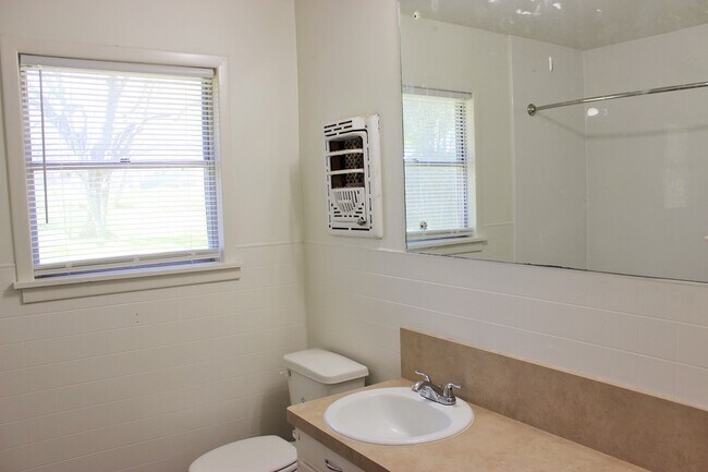 Photo - 204 Cornish Dr