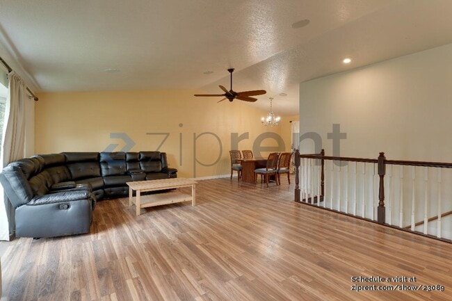 Photo - 234 W Jensen St