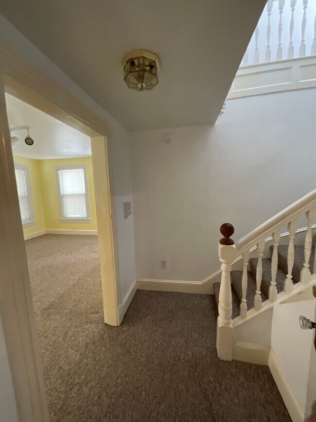 Photo - Adorable One Bedroom in Historic Downtown Portsmouth Unit 436 Court St Apt 4