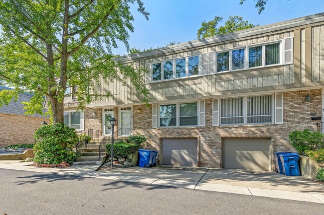 Building Photo - 1924 Wilmette Ave Rental