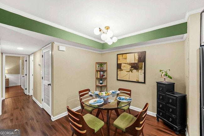 Photo - 404 McGill Pl NE