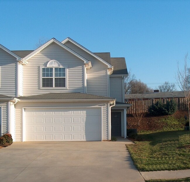 Building Photo - 147 Springwood Ln Rental