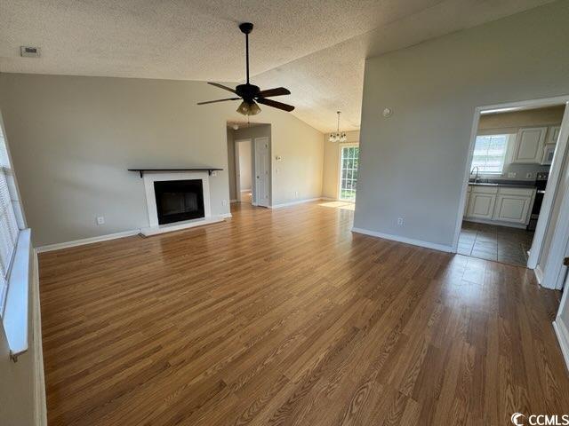 Photo - 208 Rail St