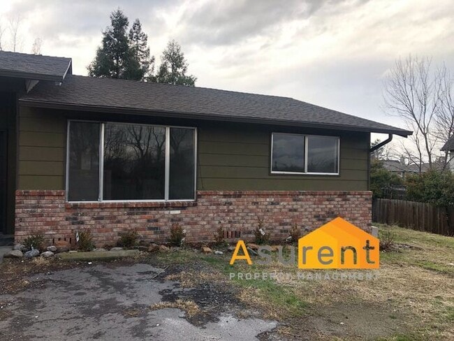 Building Photo - Ashland Duplex Cottage Available Soon!