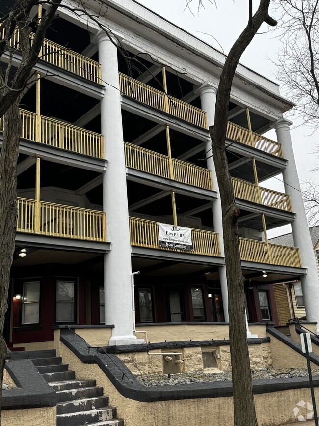 Building Photo - Renovated 3 bed, 1 bath available in Scranton Unit 320 - 2 Rental