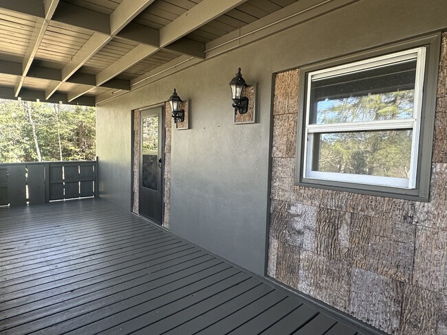 Porche delantero cubierto - 166 Skyland View Dr