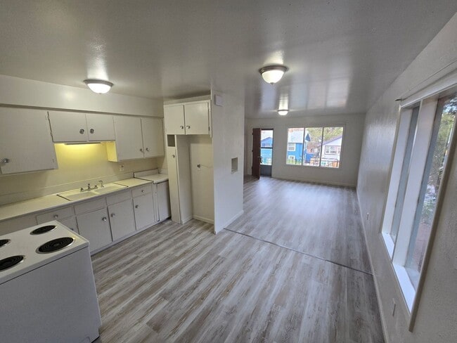 Photo - 526 N 8th St