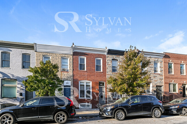 Charming & Modern 3 BR, 2 BA Townhome - Charming & Modern 3 BR, 2 BA Townhome