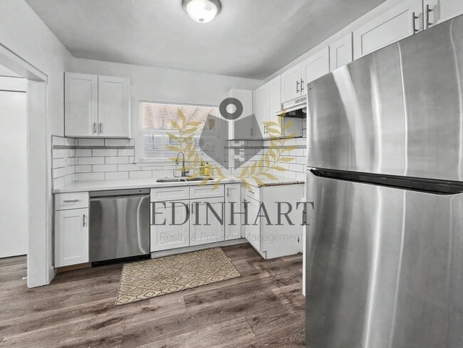 Photo - 3049 E McKinley Ave