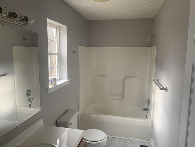 Photo - 70 Leslie Ln