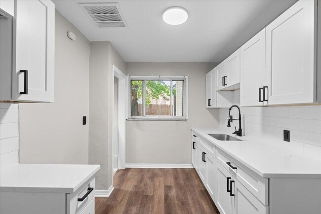 Photo - 16682 Tracey St