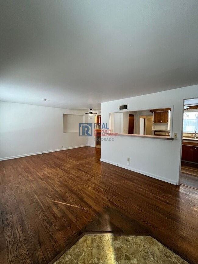 Photo - 865 Balsam St