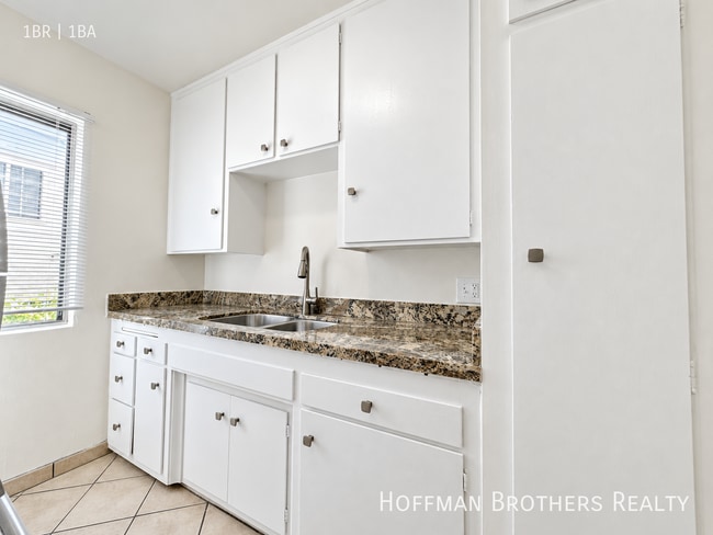 1020 N Edinburgh Ave Unit 5