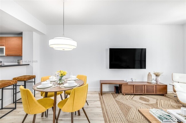 Photo - 253 NE 2nd St Unidad 1606